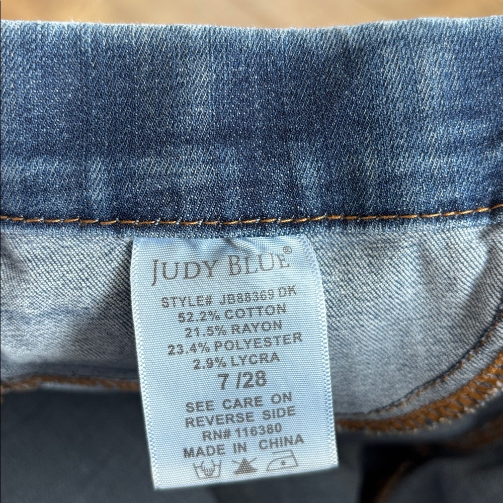 Judy Blue 7/28 Cuffed Capri Jeans Pull On Stretch Comfort Waist Womens - Picture 8 of 8